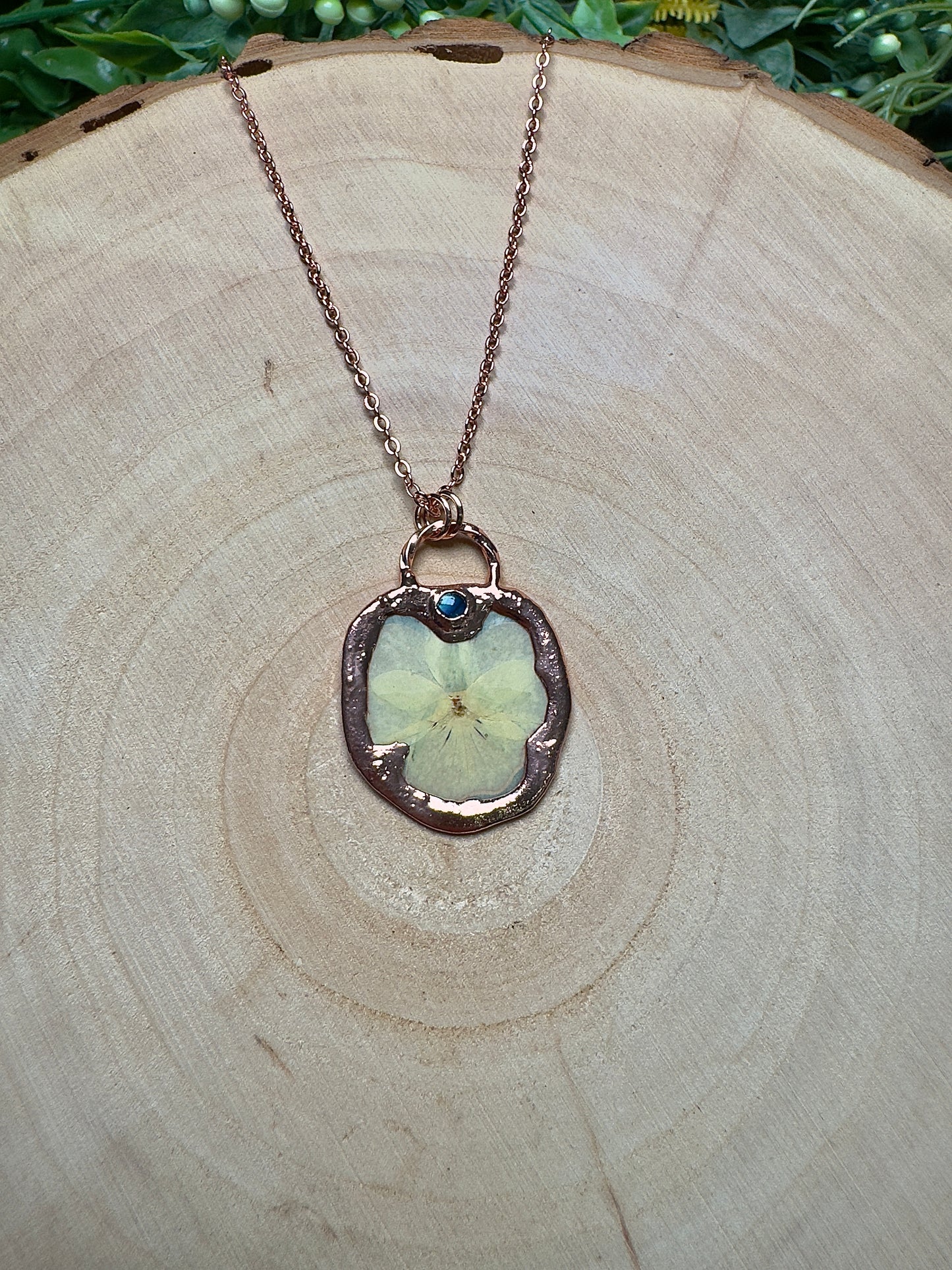 Isolwyn- Abalone Shell and Flower Necklace