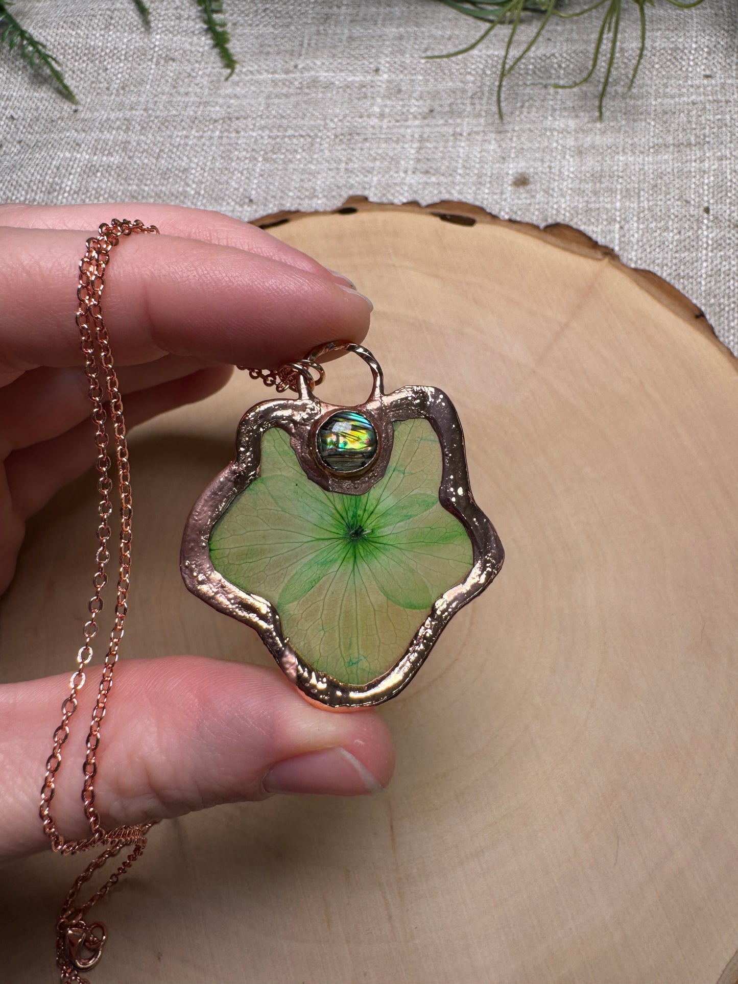 Faylen- Abalone Shell and Flower Necklace