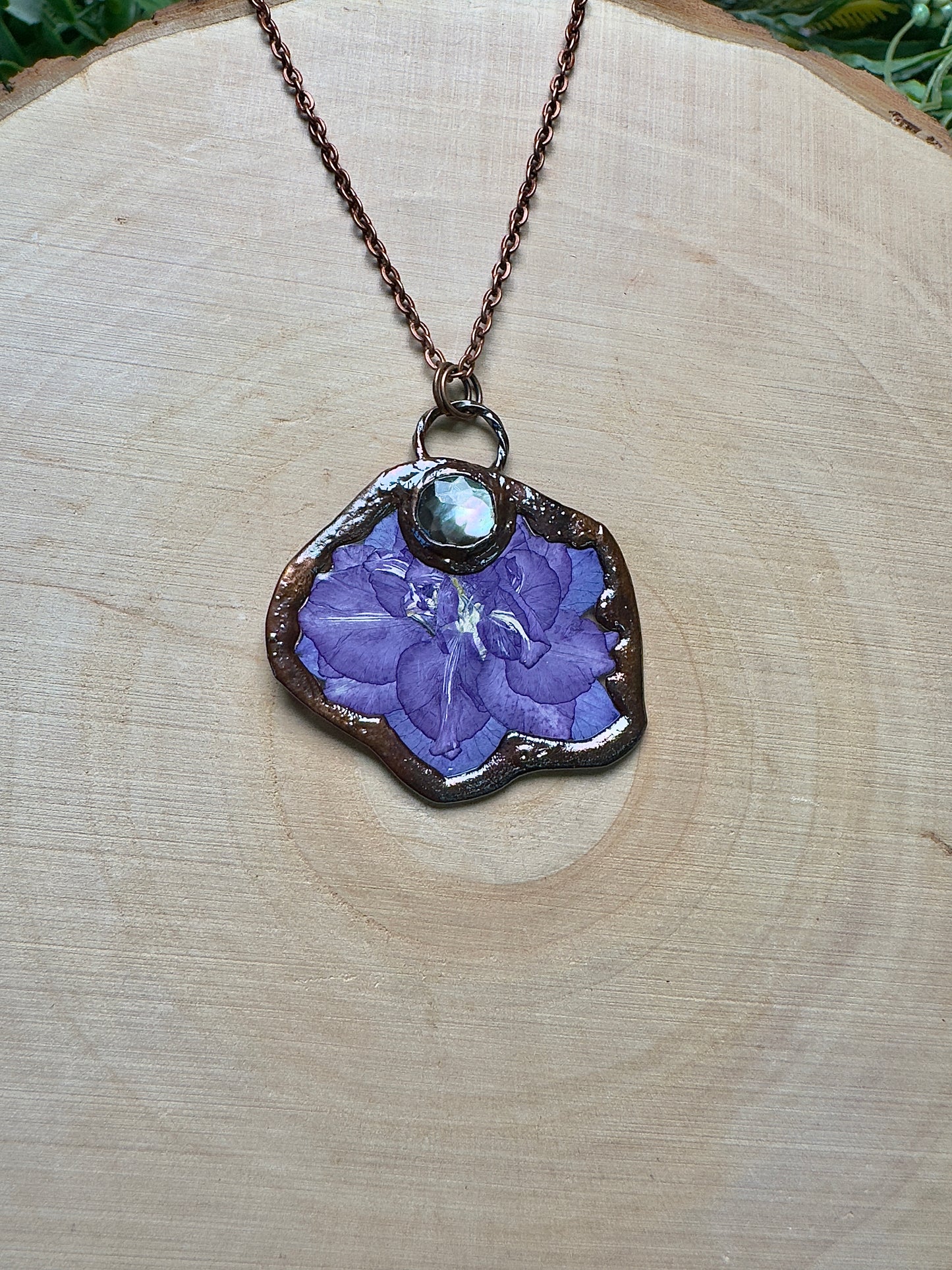 Tricksyra- Shell and Flower Necklace