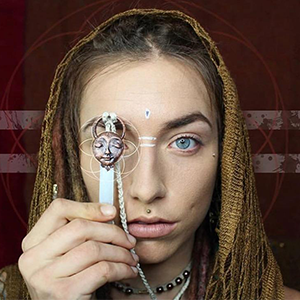 Flower Friendly: Loctician modeling a Copper Ashes goddess necklace.