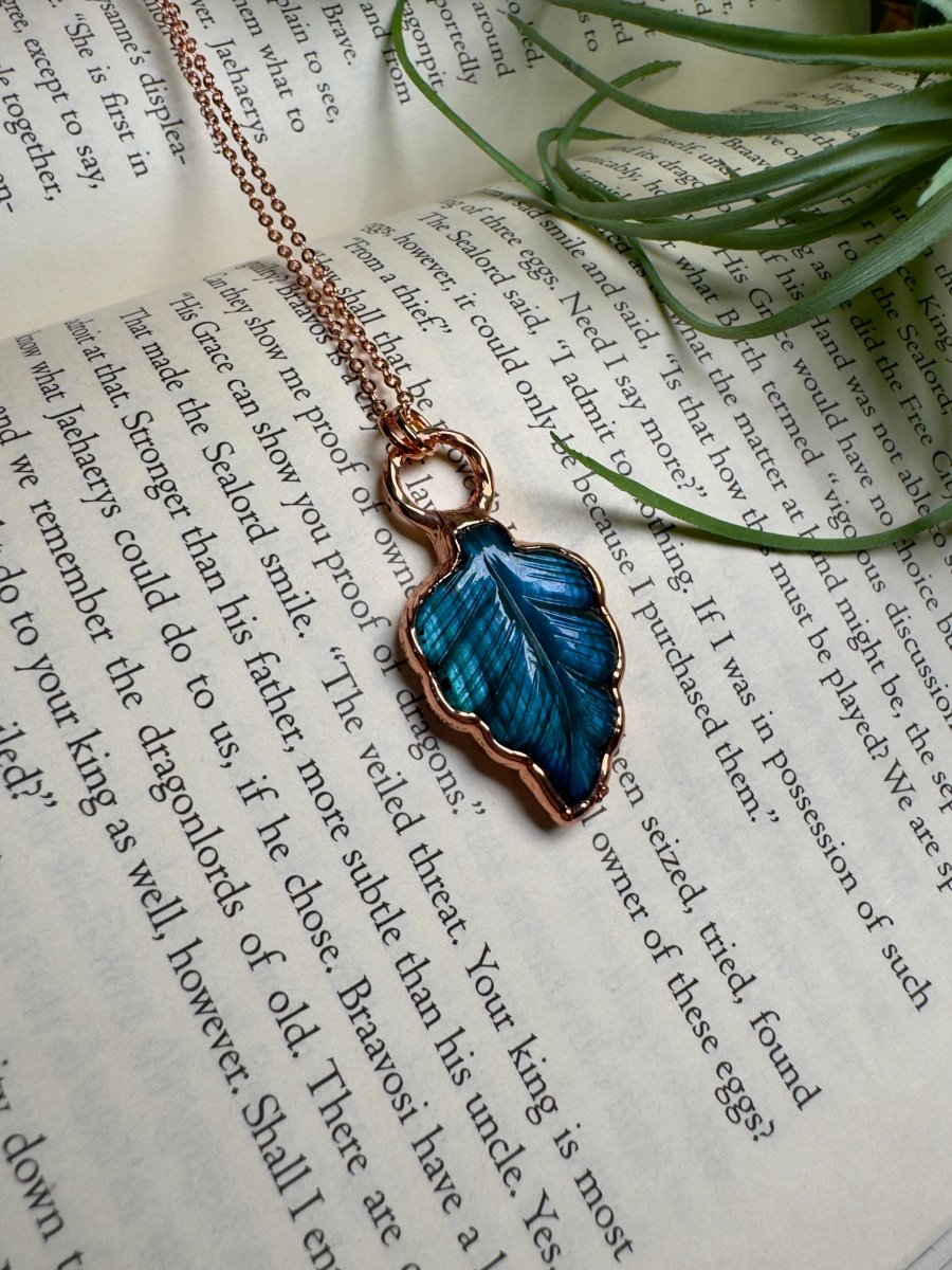 Leaf Labradorite Necklace | Copper Ashes
