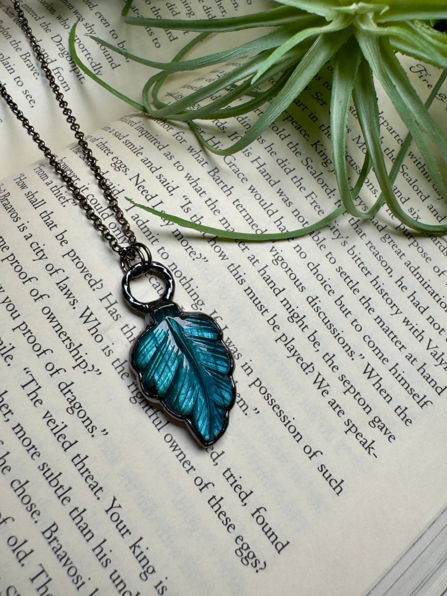 Leaf Labradorite Necklace | Copper Ashes