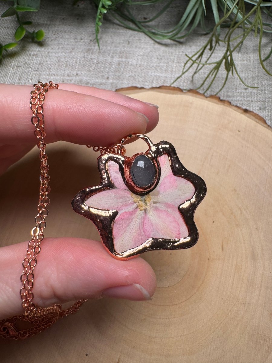 Sylphina - Rose Quartz and Flower Necklace | Copper Ashes