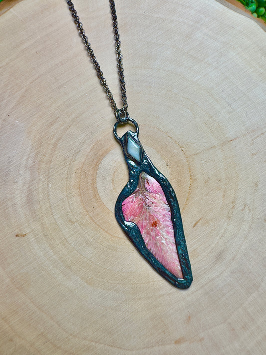 Neris- Mother of Pearl Shell and Flower Necklace