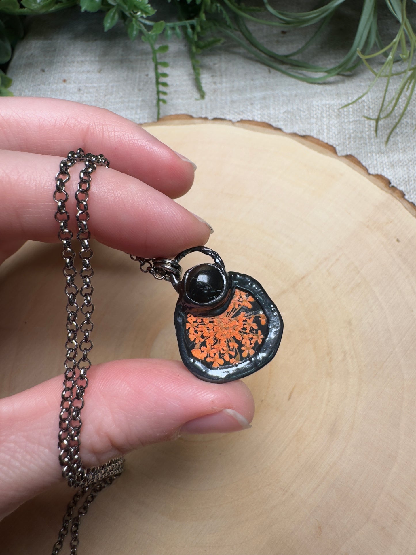 Ondina- Obsidian and Flower Necklace