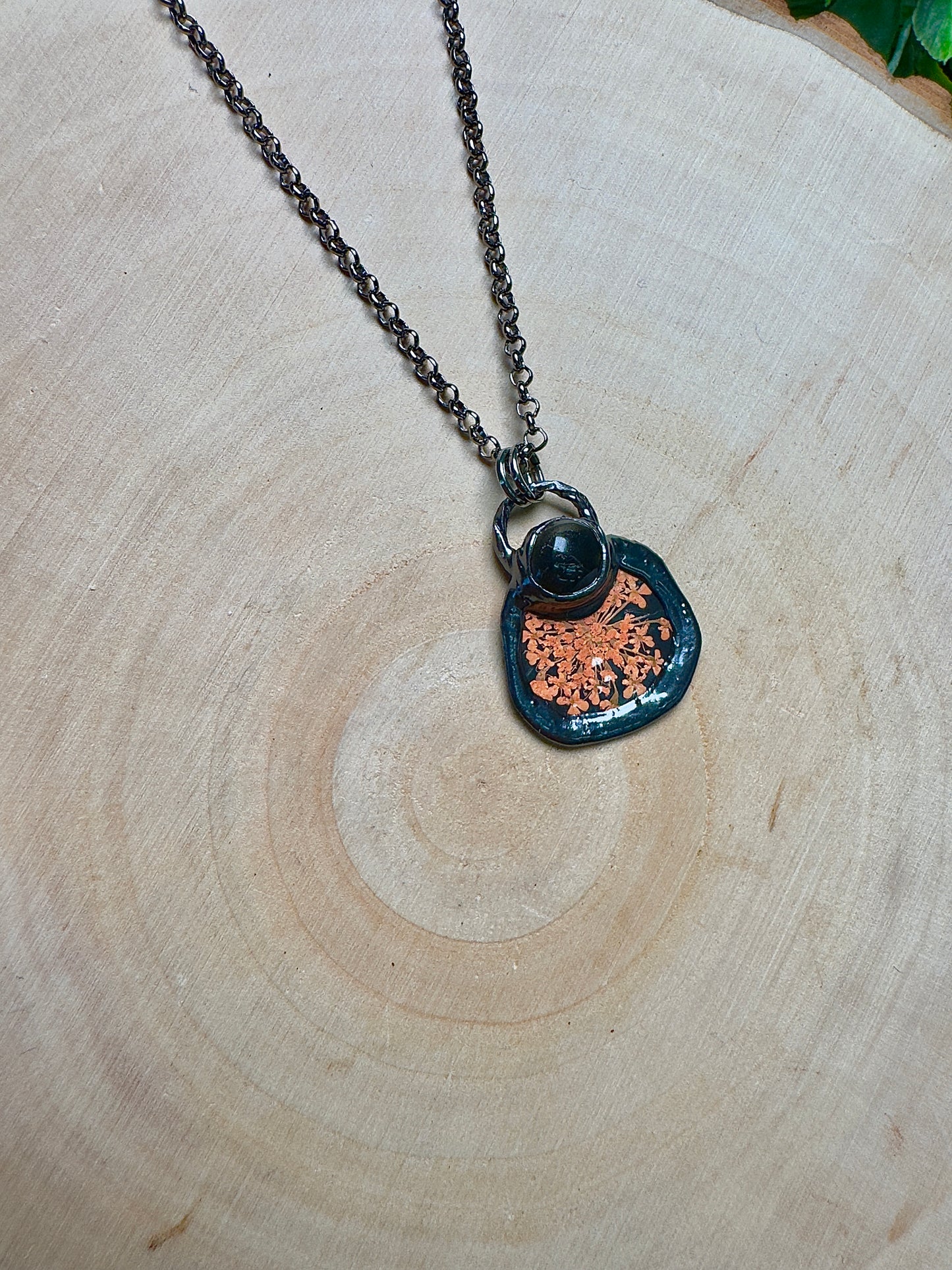 Ondina- Obsidian and Flower Necklace