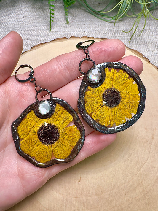 Galadrelle- Shell and Flower Earrings