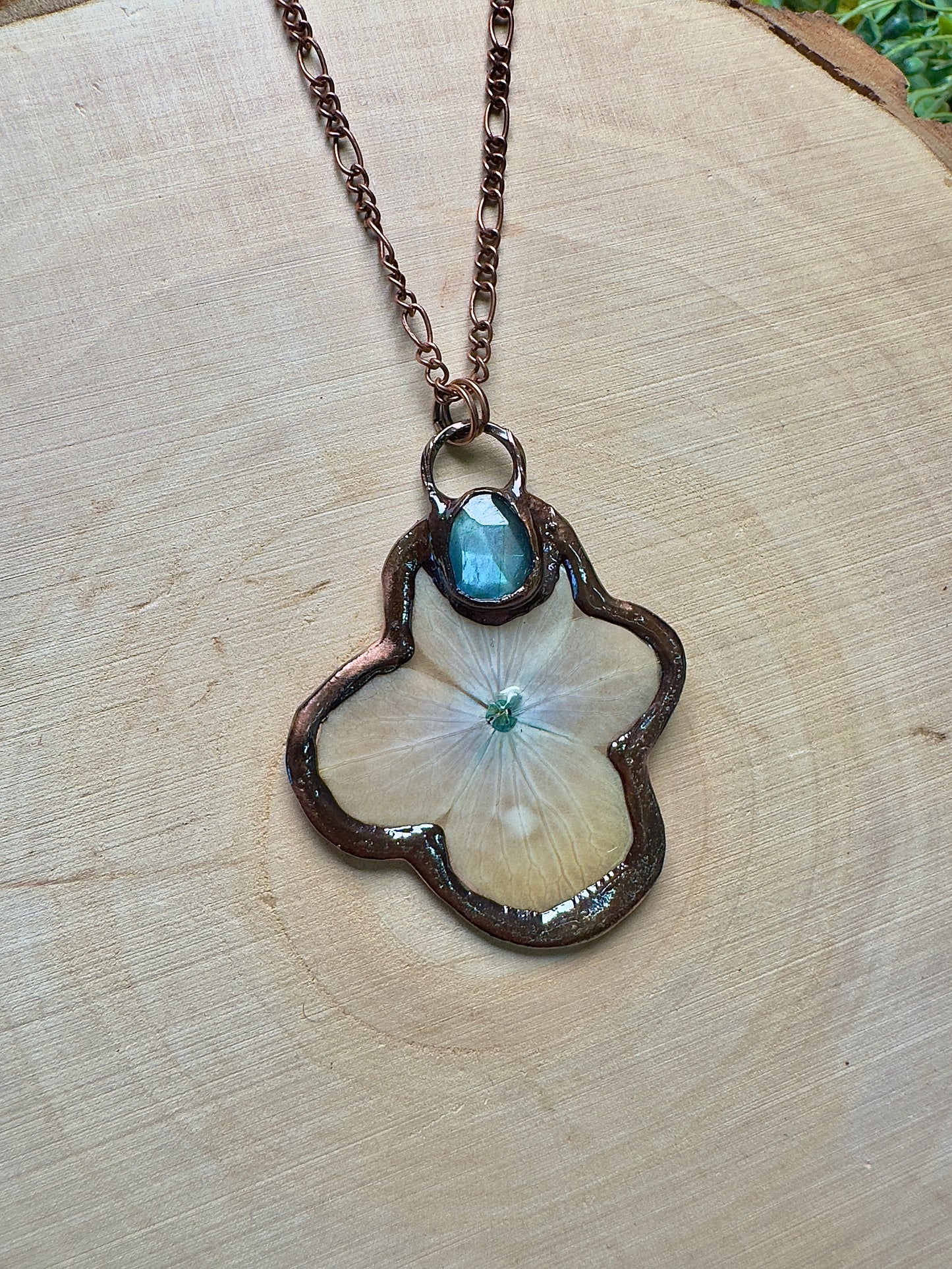 Quibblera- Labradorite and Flower Necklace