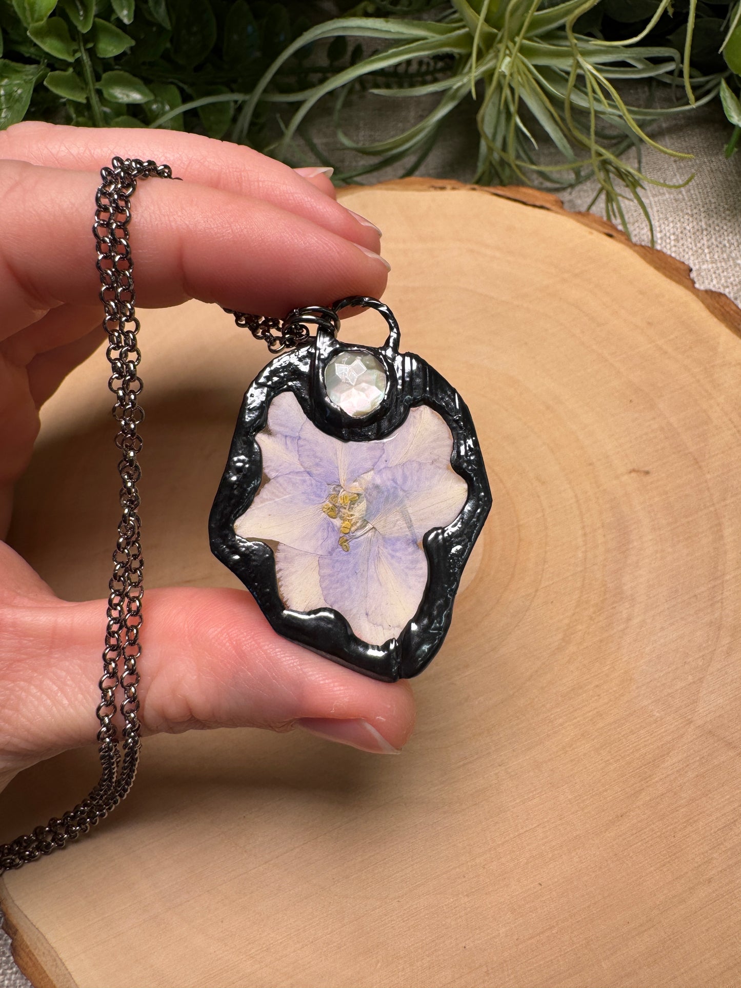 Dreamara- Shell and Flower Necklace