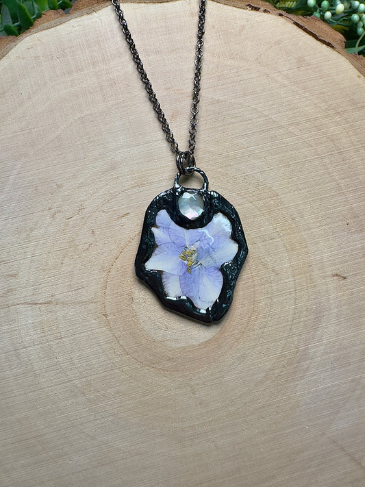 Dreamara- Shell and Flower Necklace