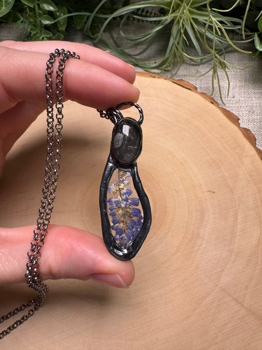 Reveris- Quartz and Flower Necklace