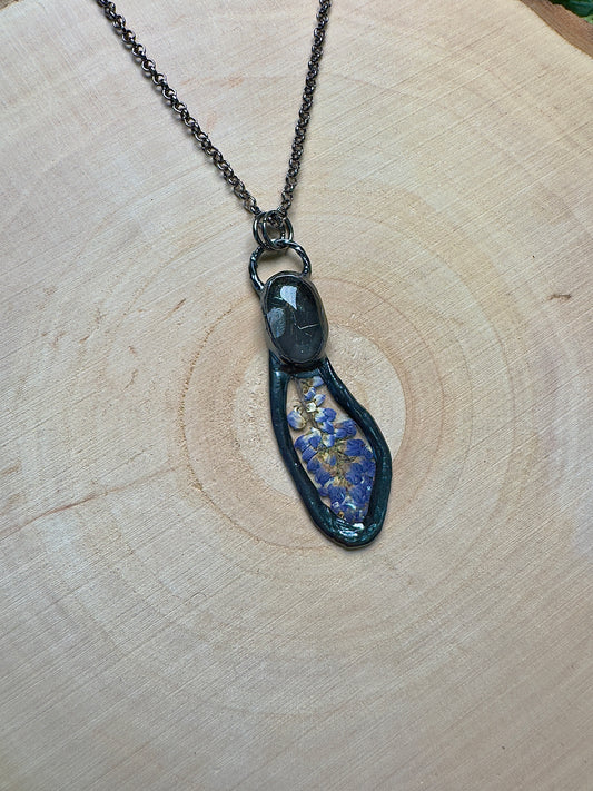 Reveris- Quartz and Flower Necklace