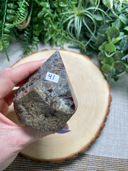 Agate Pyramid | Copper Ashes