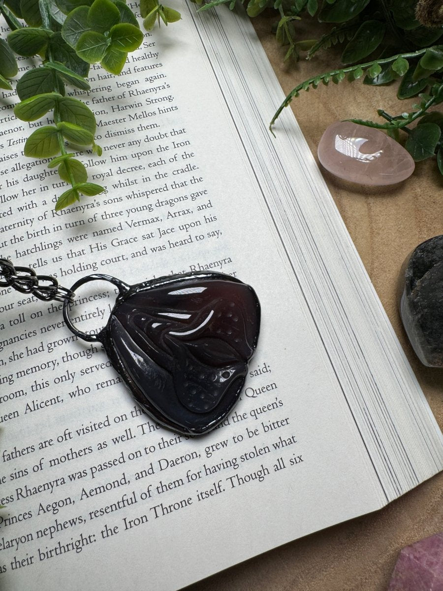 Agate Yoni Carving Necklace | Copper Ashes