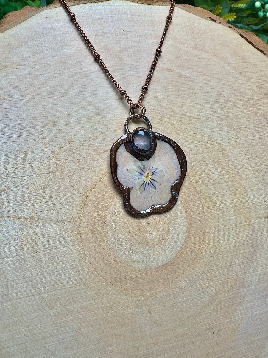 Hobblee - Rose Quartz and Flower Necklace | Copper Ashes