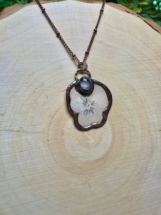 Hobblee - Rose Quartz and Flower Necklace | Copper Ashes