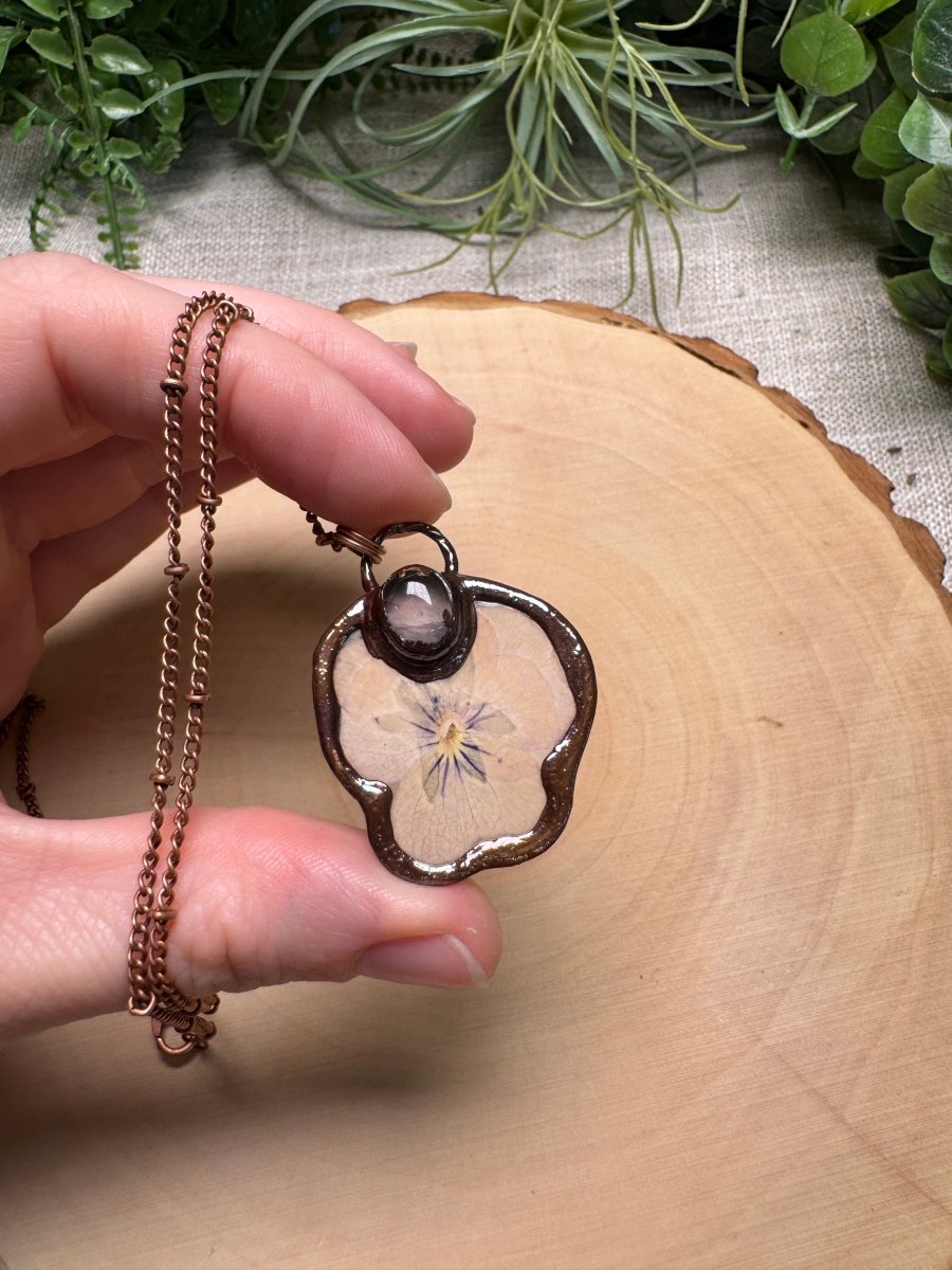 Hobblee - Rose Quartz and Flower Necklace | Copper Ashes