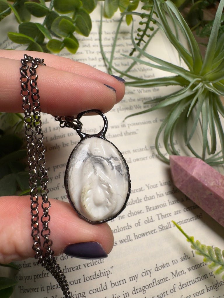 Howlite Yoni Necklace | Copper Ashes