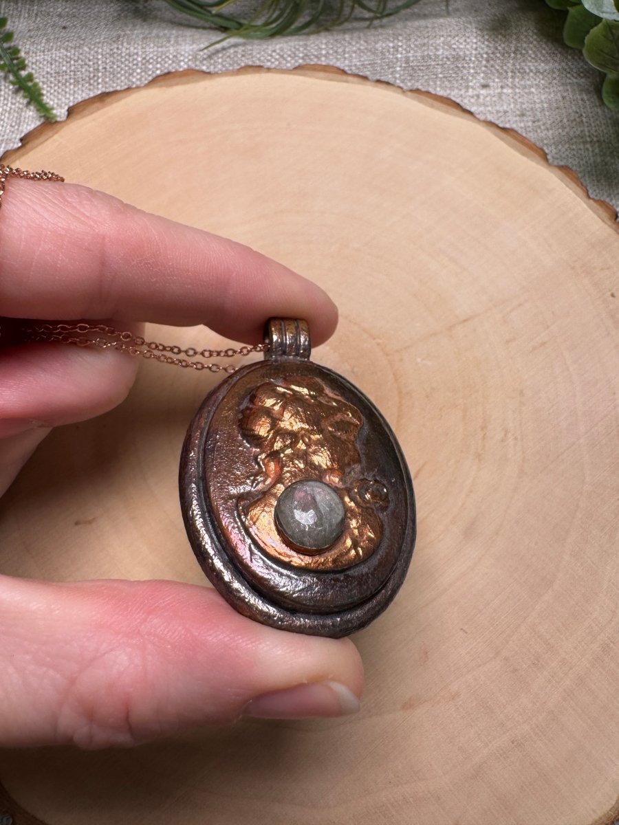 Labradorite Cameo Necklace | Copper Ashes