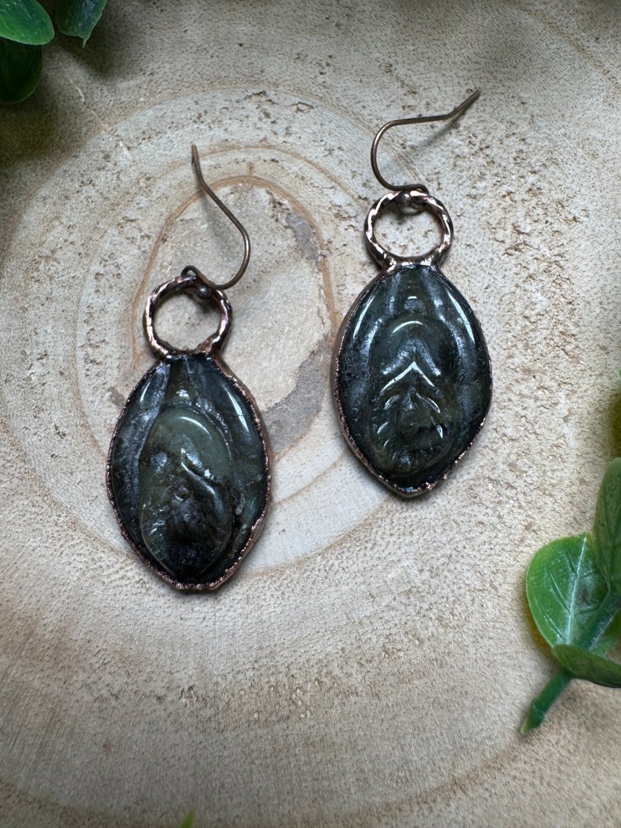 Labradorite Yoni Earrings | Copper Ashes