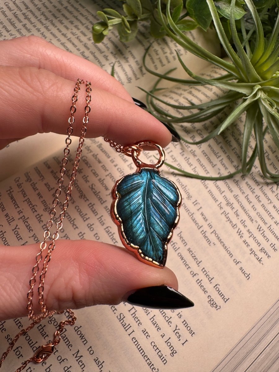 Leaf Labradorite Necklace | Copper Ashes