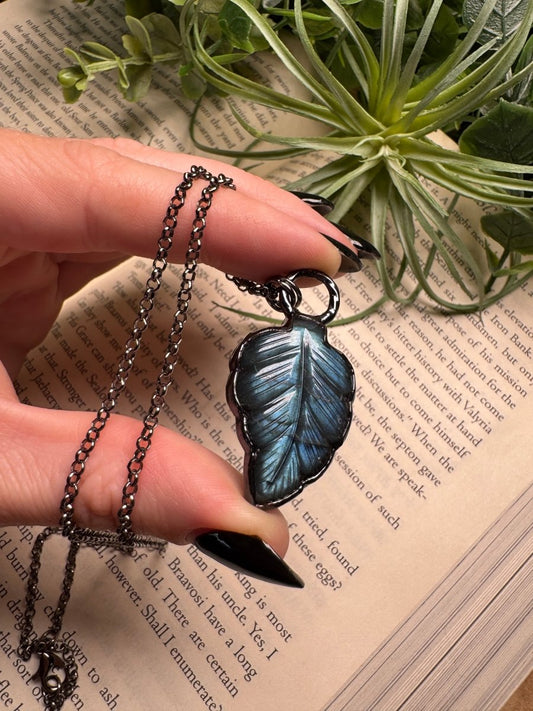 Leaf Labradorite Necklace | Copper Ashes