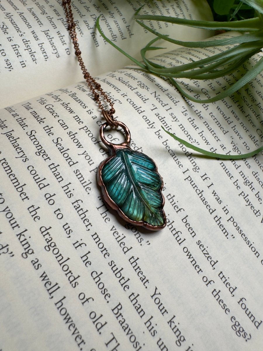 Leaf Labradorite Necklace | Copper Ashes