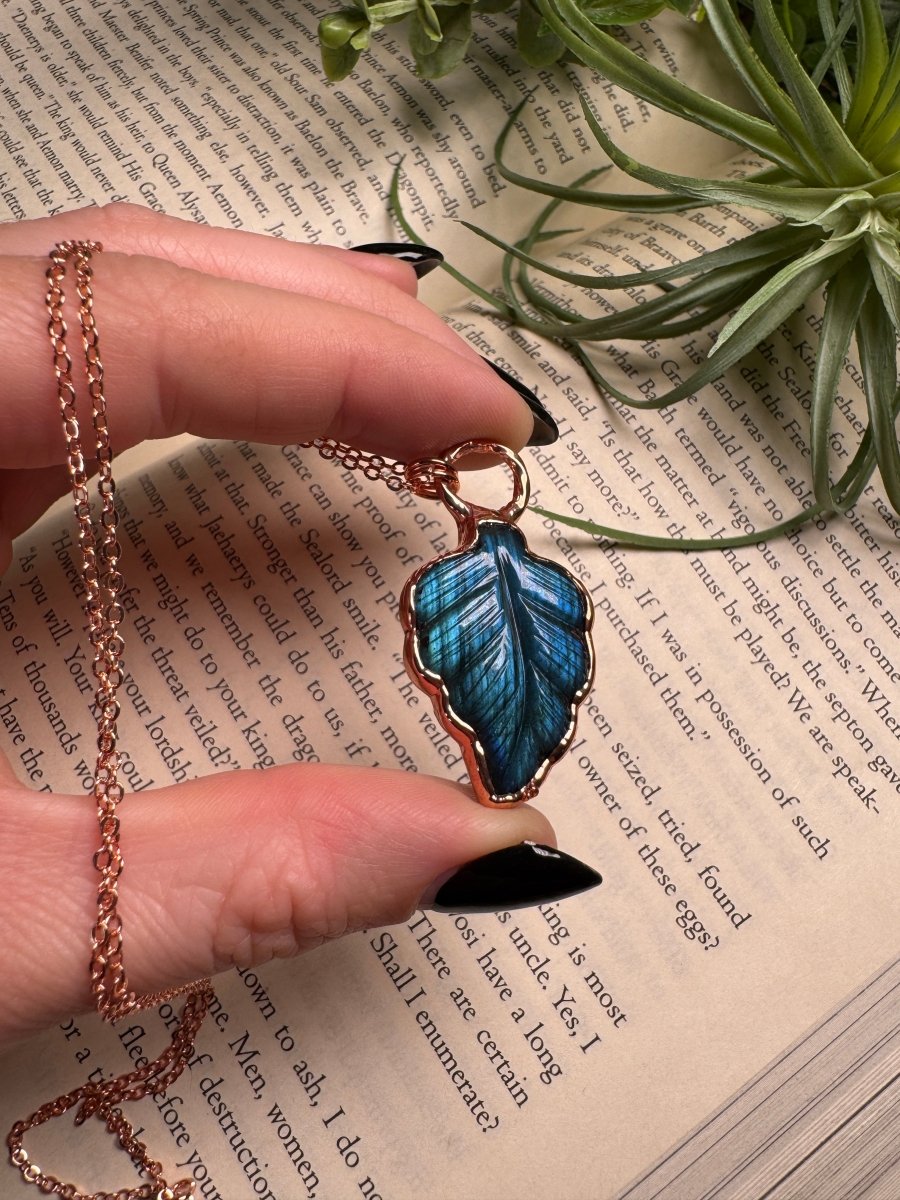Leaf Labradorite Necklace | Copper Ashes