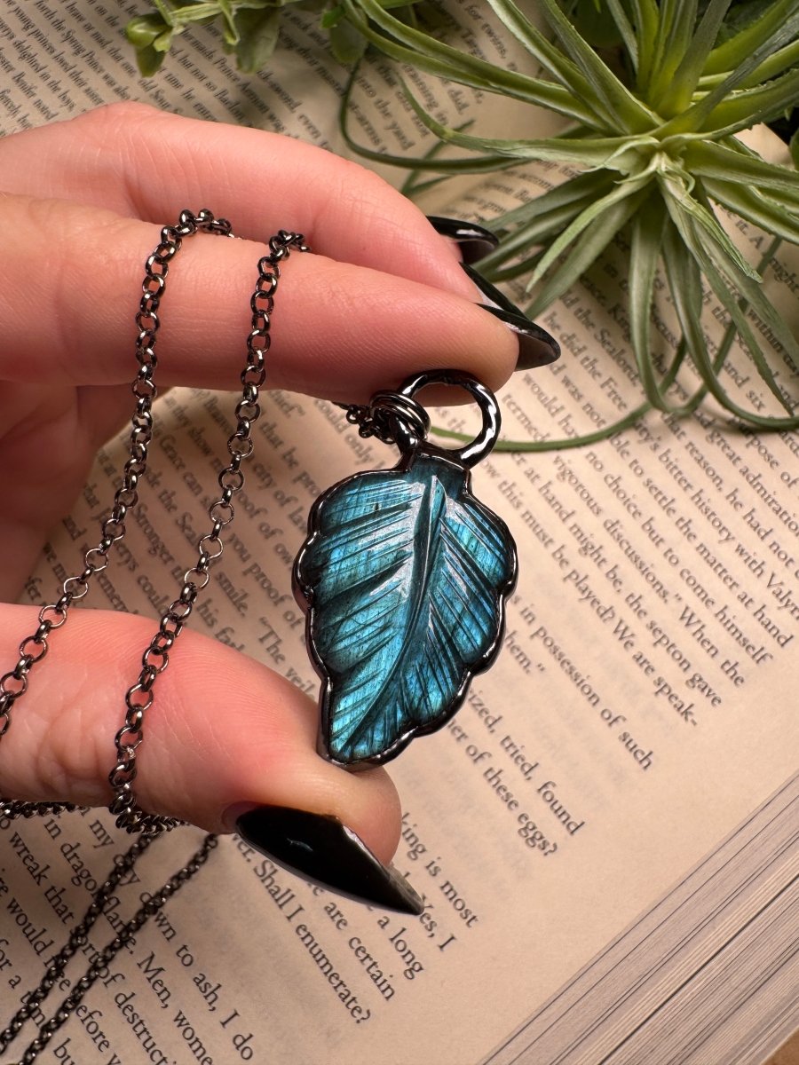 Leaf Labradorite Necklace | Copper Ashes
