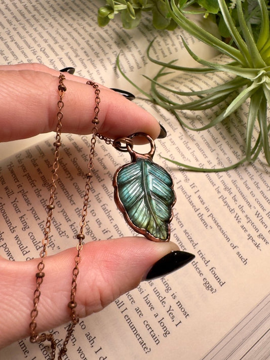 Leaf Labradorite Necklace | Copper Ashes