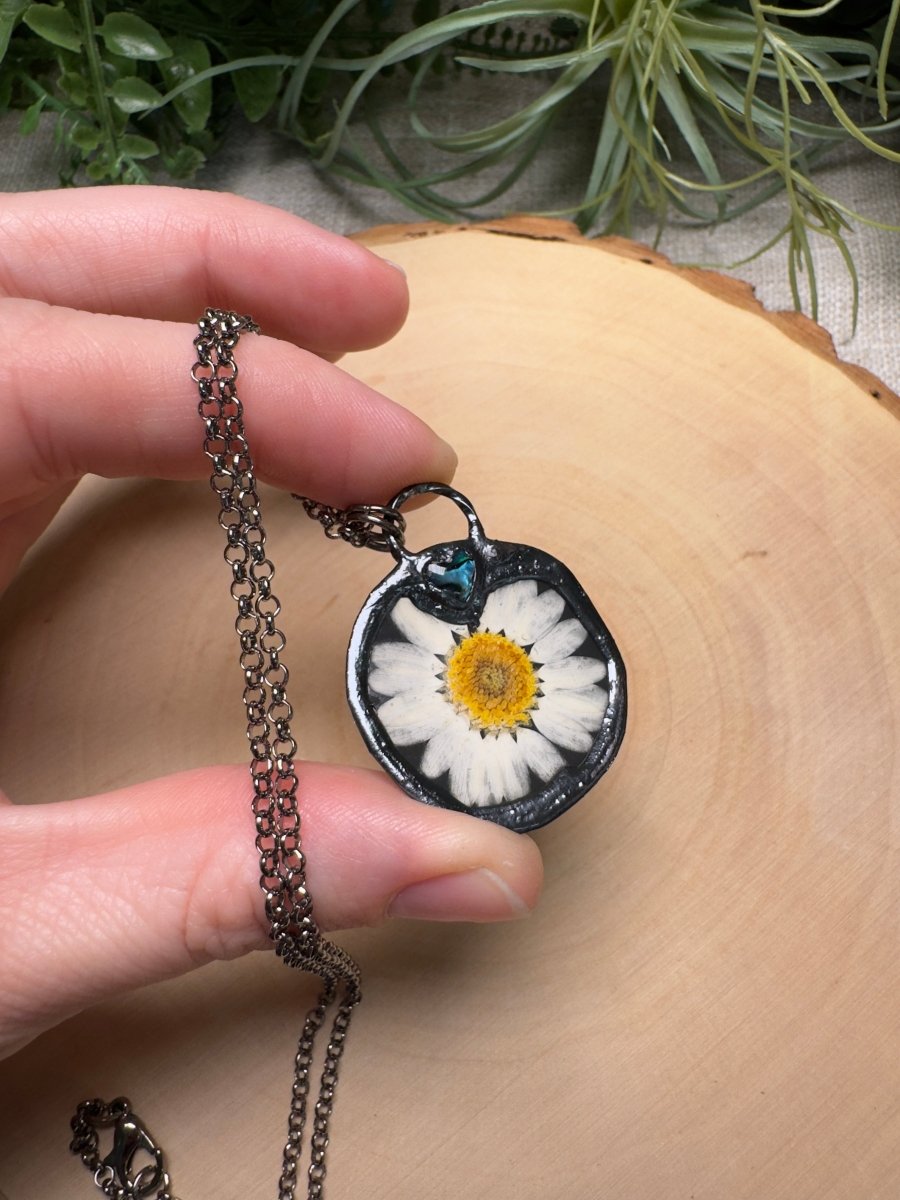 Lucindra - Abalone Shell and Flower Necklace | Copper Ashes