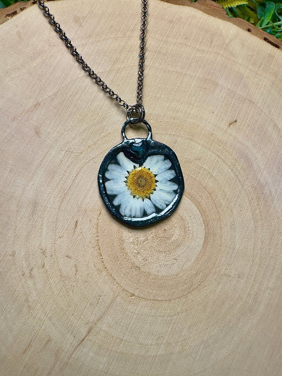 Lucindra - Abalone Shell and Flower Necklace | Copper Ashes