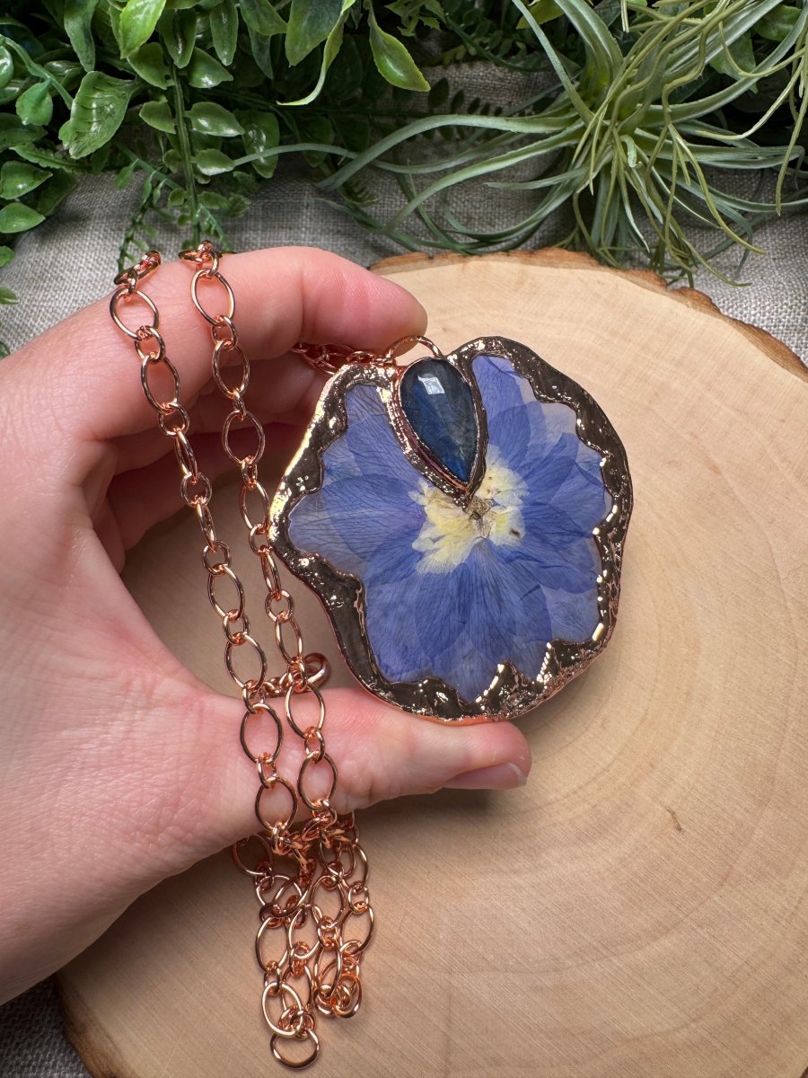 Mirthwyn - Labradorite and Flower Necklace | Copper Ashes