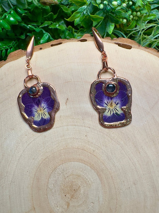 Mossara - Labradorite and Flower Earrings | Copper Ashes