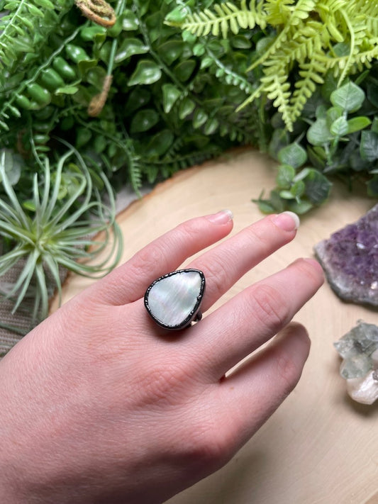 Mother of Pearl Shell Ring Size 5 | Copper Ashes
