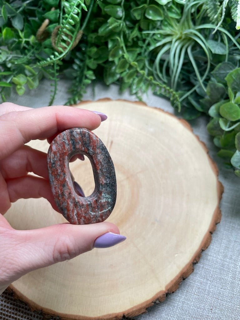 Red Que Sera Letter "O" | Copper Ashes