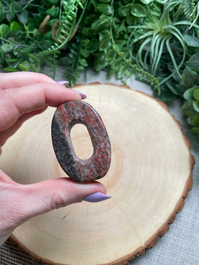 Red Que Sera Letter "O" | Copper Ashes