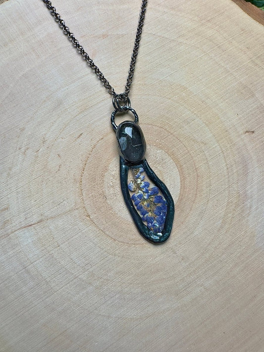 Reveris - Quartz and Flower Necklace | Copper Ashes