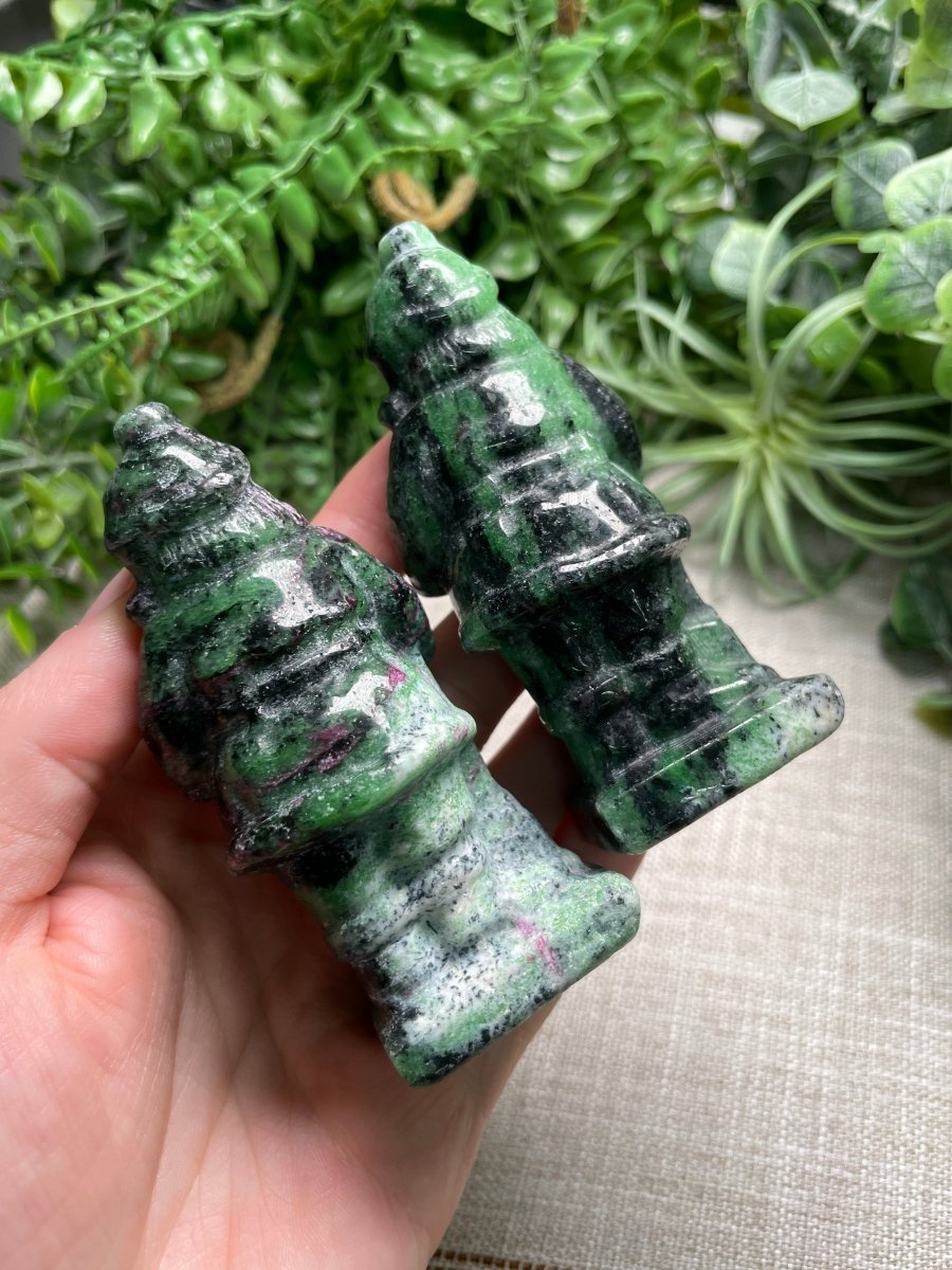 Ruby Zoisite Santa with the Empire State Building | Copper Ashes