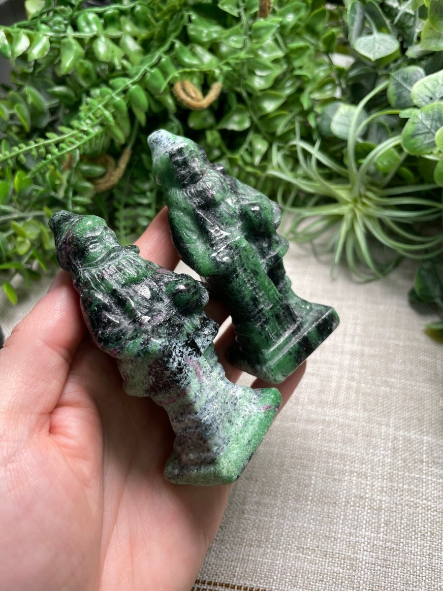 Ruby Zoisite Santa with the Empire State Building | Copper Ashes