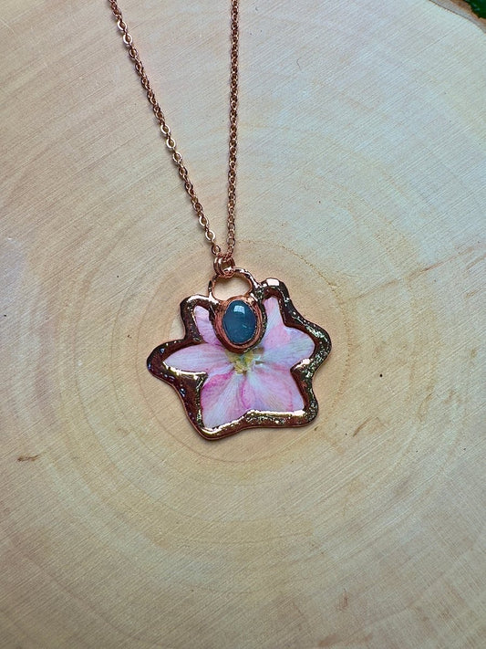 Sylphina - Rose Quartz and Flower Necklace | Copper Ashes