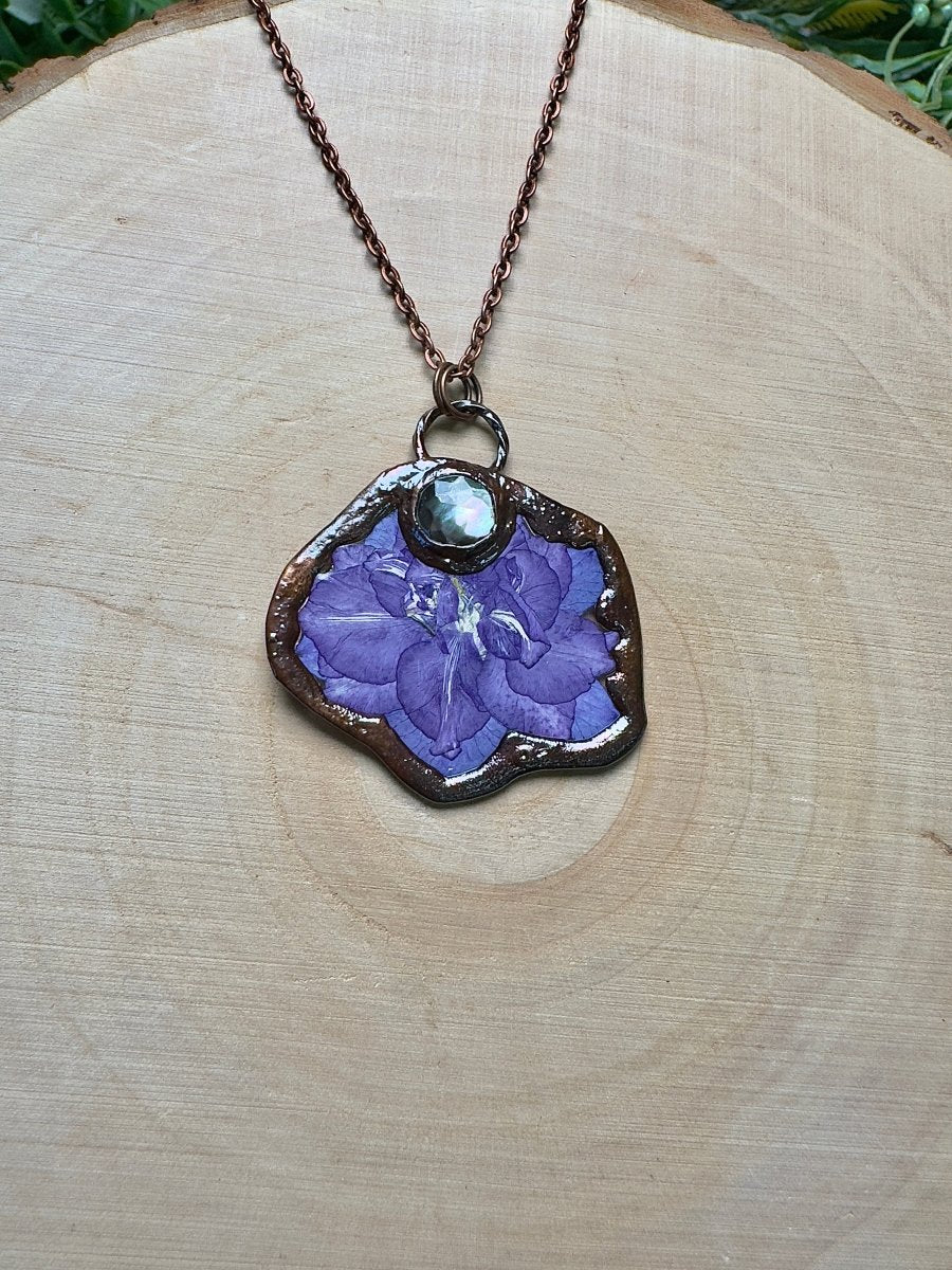 Tricksyra - Shell and Flower Necklace | Copper Ashes