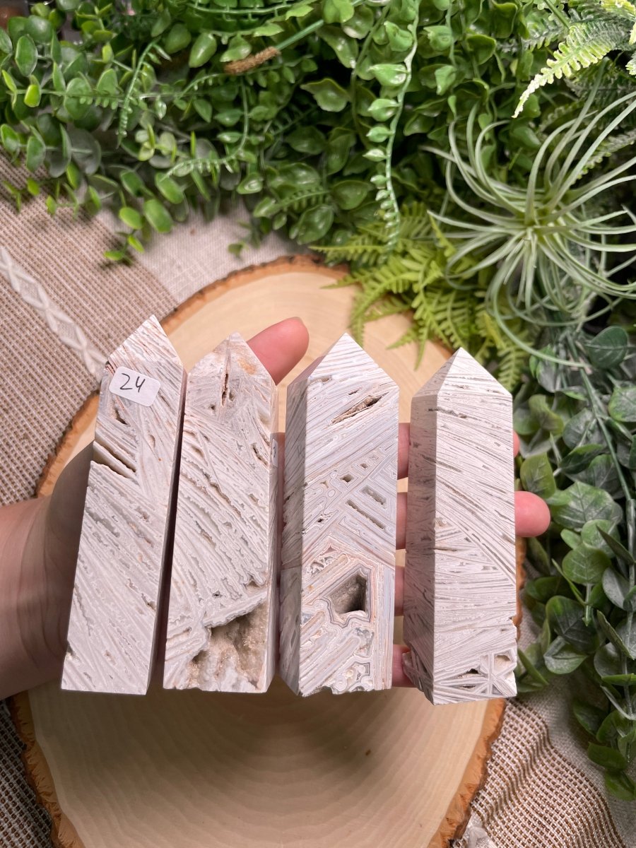 White Mexican Lace Agate Tower | Copper Ashes