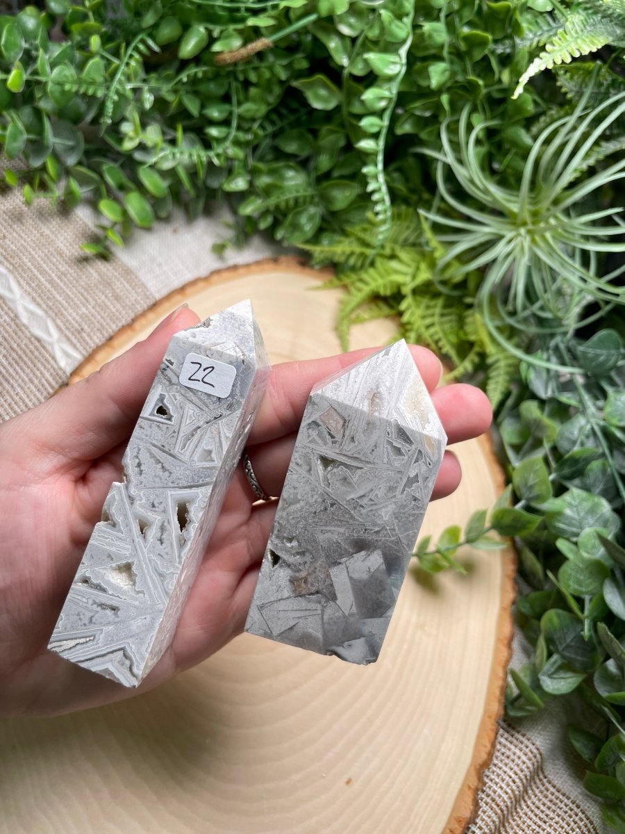 White Mexican Lace Agate Tower | Copper Ashes