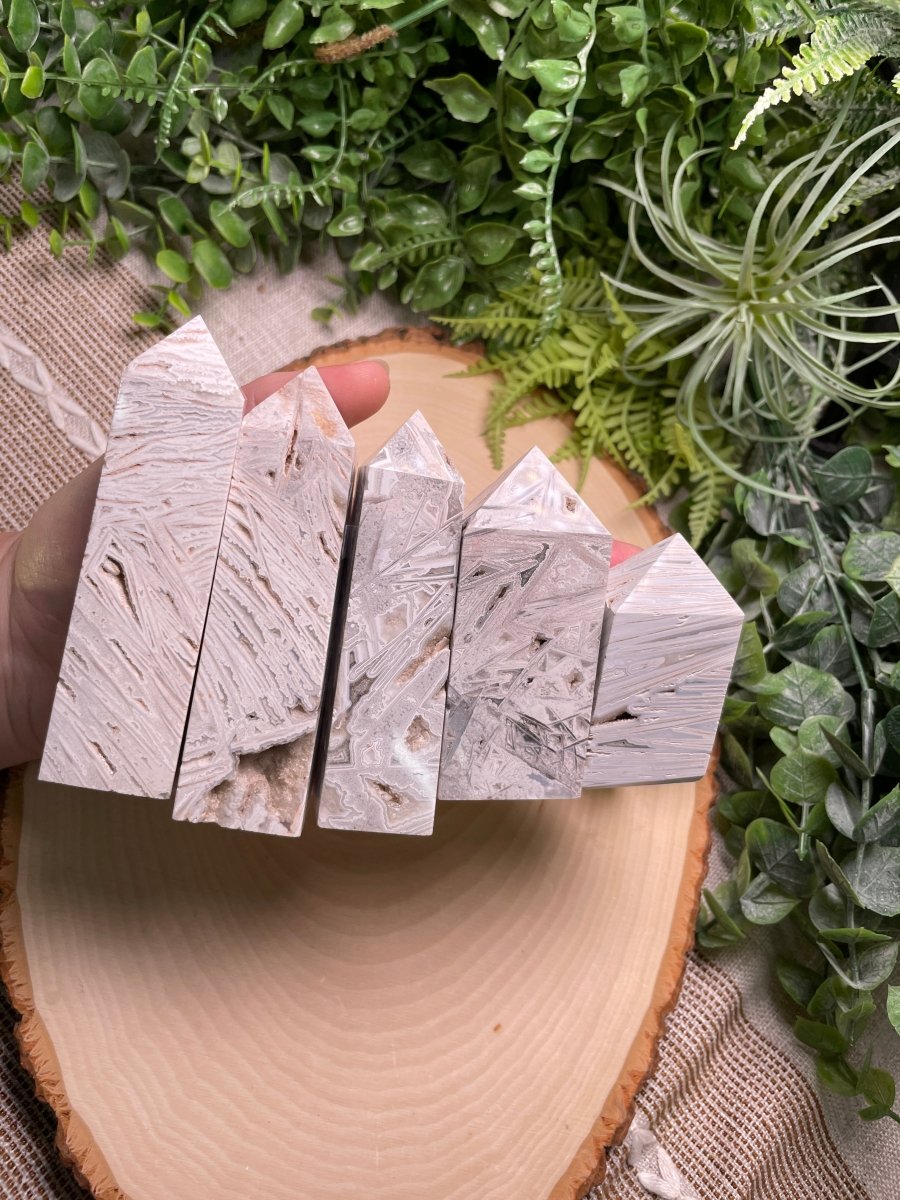 White Mexican Lace Agate Tower | Copper Ashes